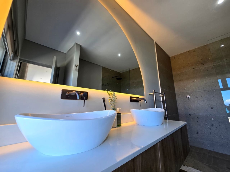 4 Bedroom Property for Sale in Outeniqua Strand Western Cape